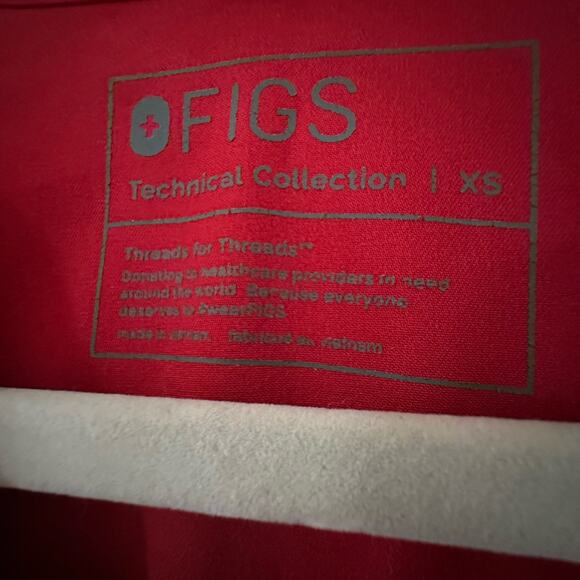 Figs | Size XS Casma Red Scrub Top Nursing Medical Doctor Healthcare Uniform - Picture 10 of 16